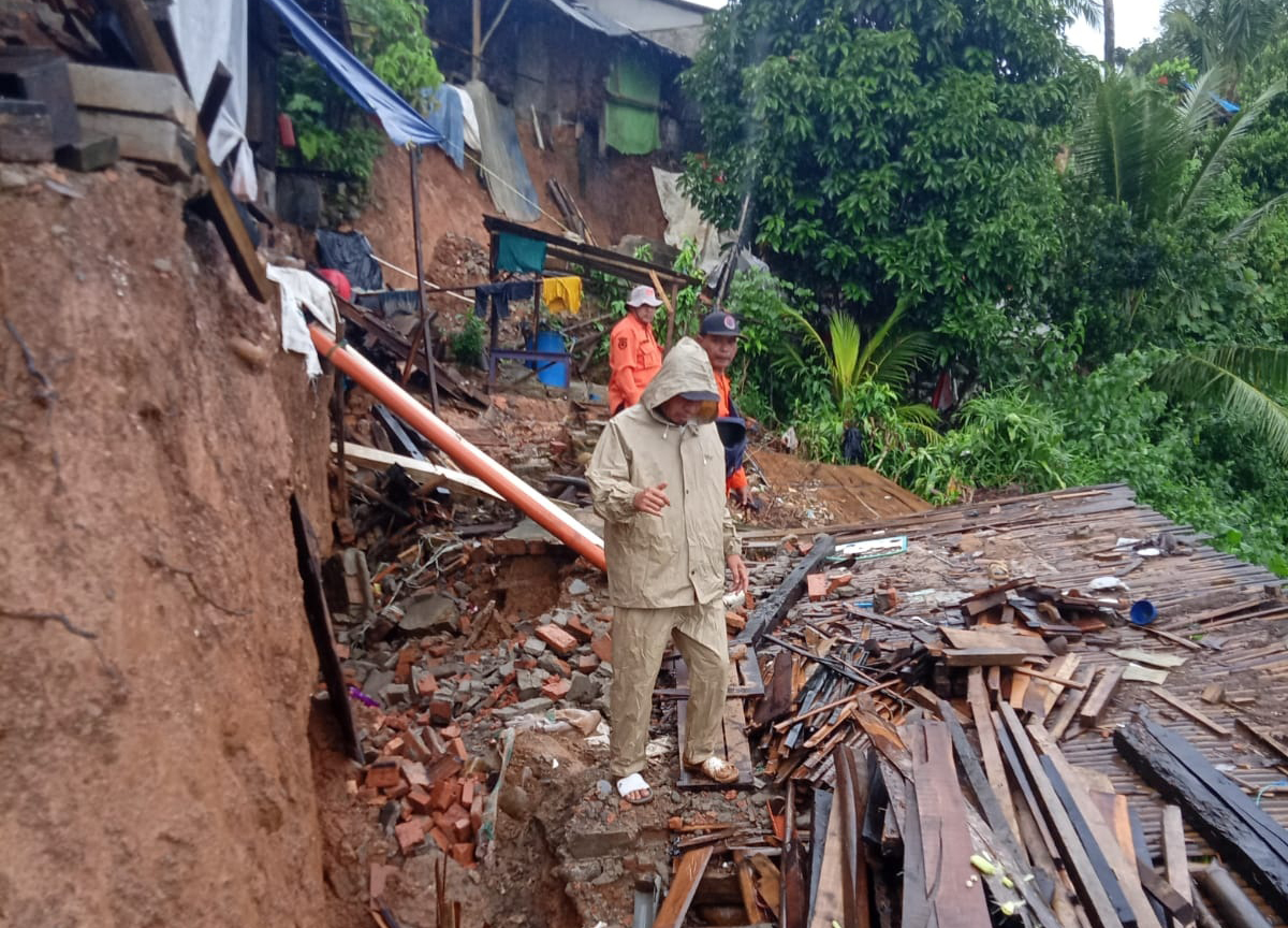 7 Rumah Hancur Tergerus Pergerakan Tanah 