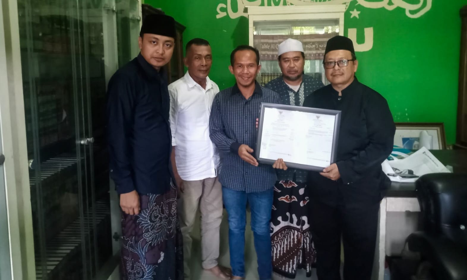 MUI Serahkan Sertifikat ke Pelaku UMKM
