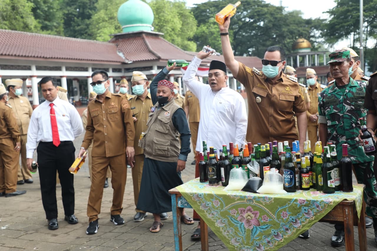 Ribuan Miras Dimusnahkan, Tuak Ilegal Disorot