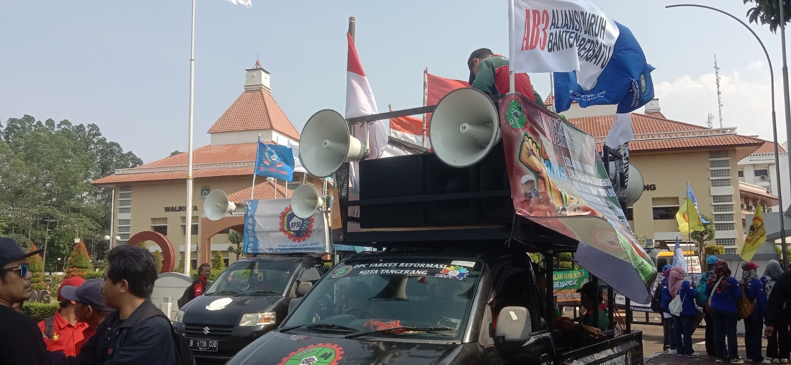 Buruh Tuntut UMK Naik 11 Persen