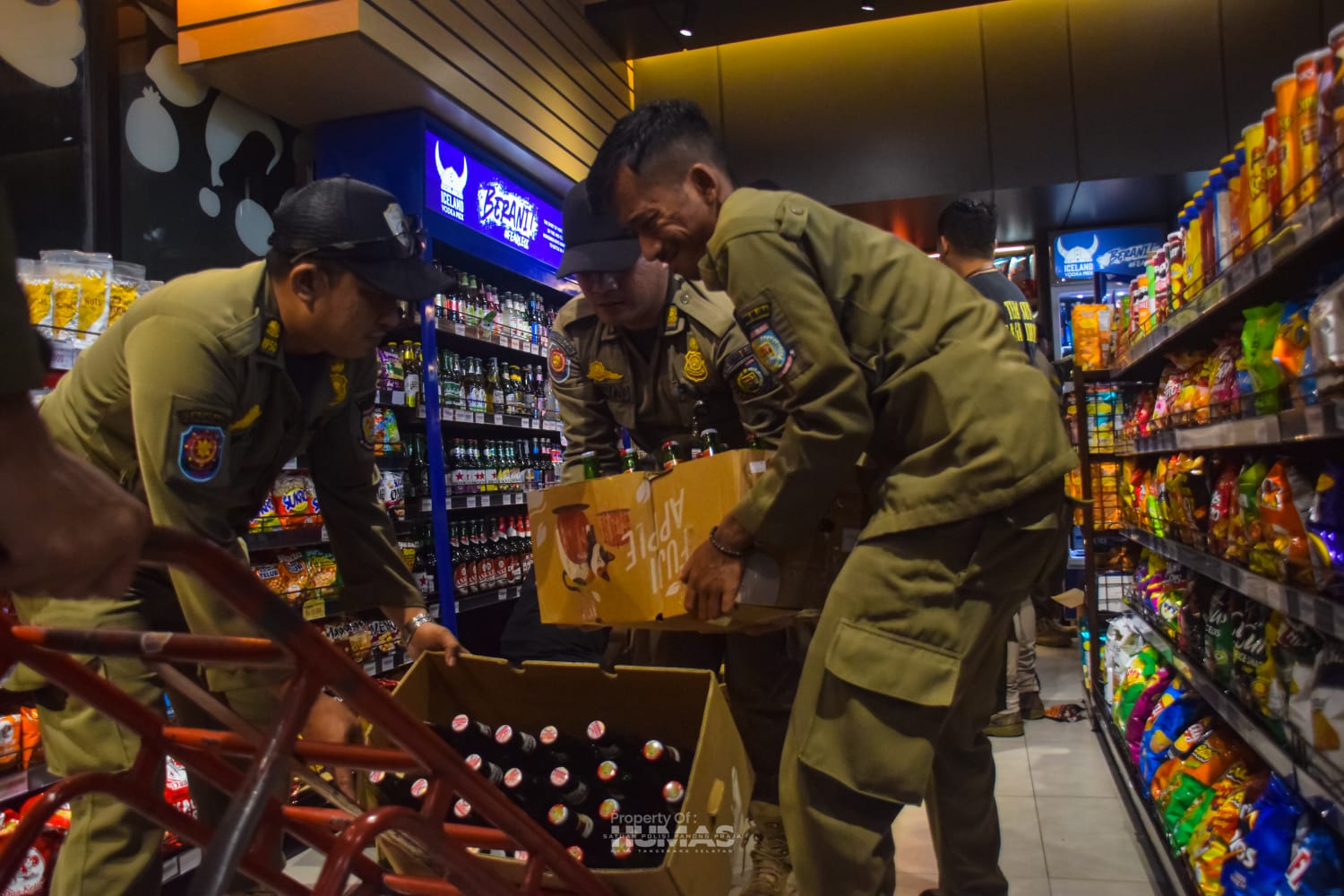 2.533 Botol Minuman Beralkohol Diamankan Satpol PP Dari Supermarket dan Toko Jamu di Tangerang Selatan