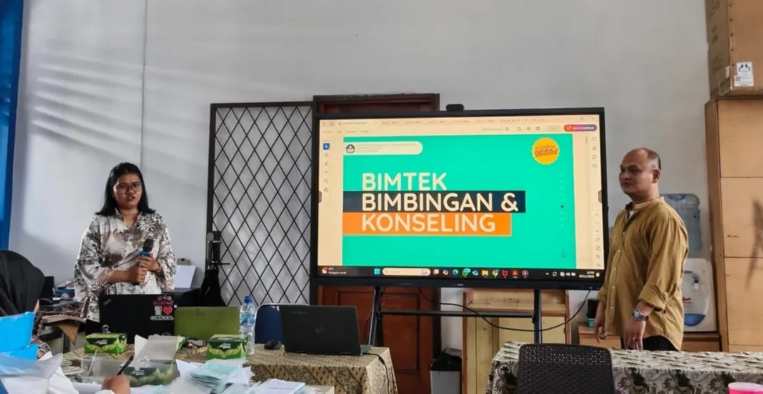 Guru SMPN 2 Sindang Jaya Dilatih Bimbingan Konseling Siswa