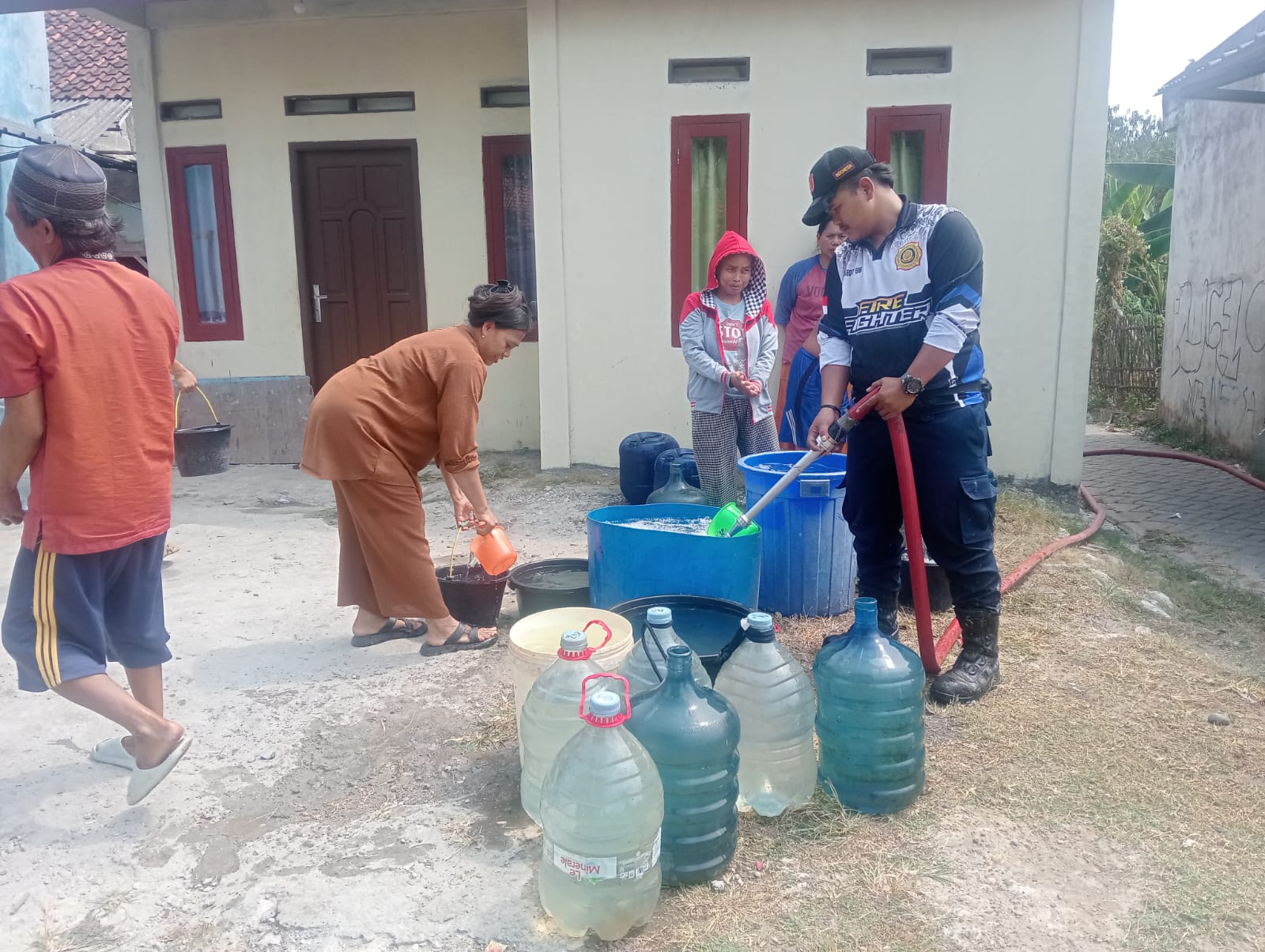 Lima Kecamatan Kekurangan Air Bersih 