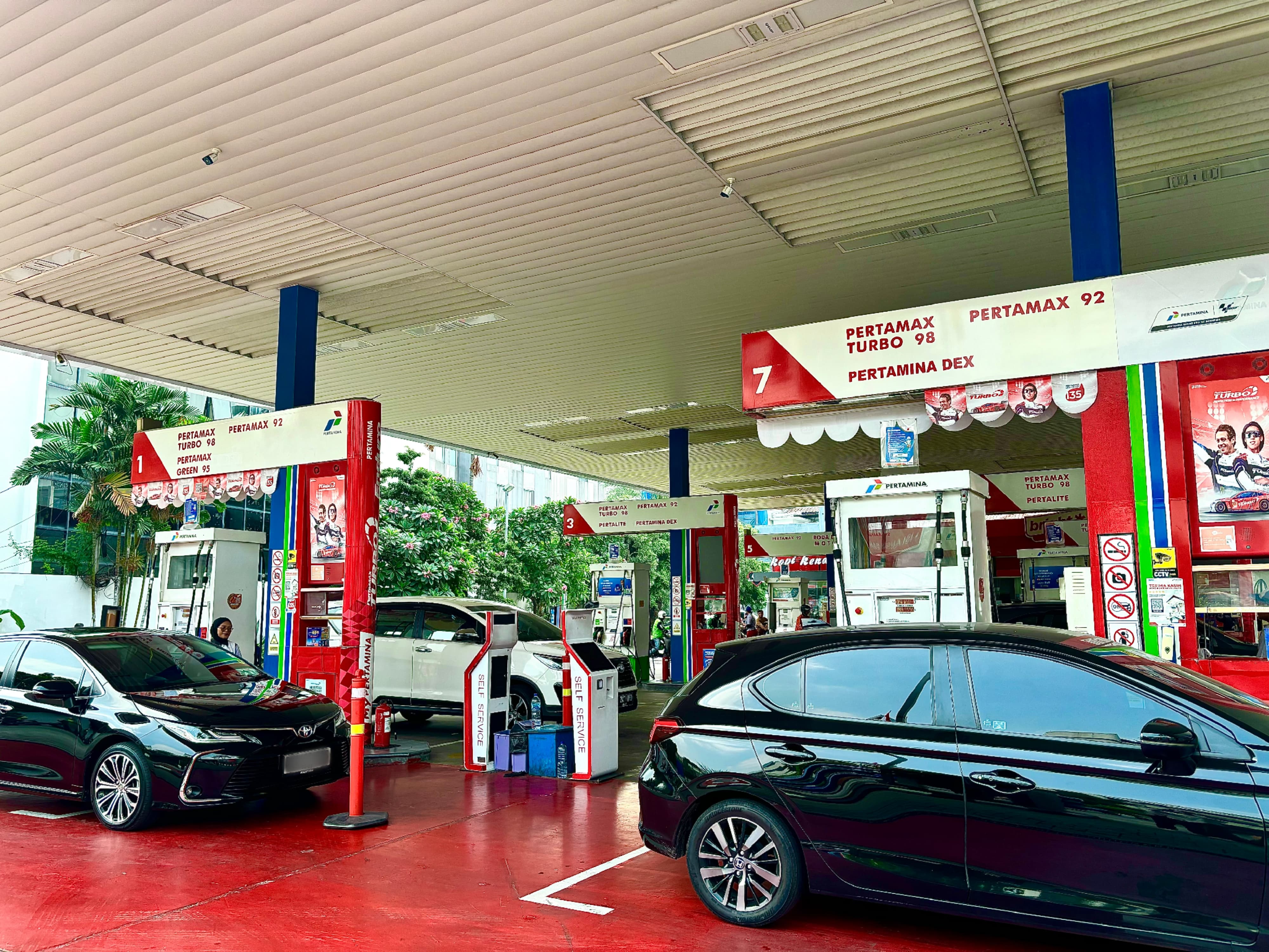 Harga Pertamax Naik Jadi Rp13.700 per Liter