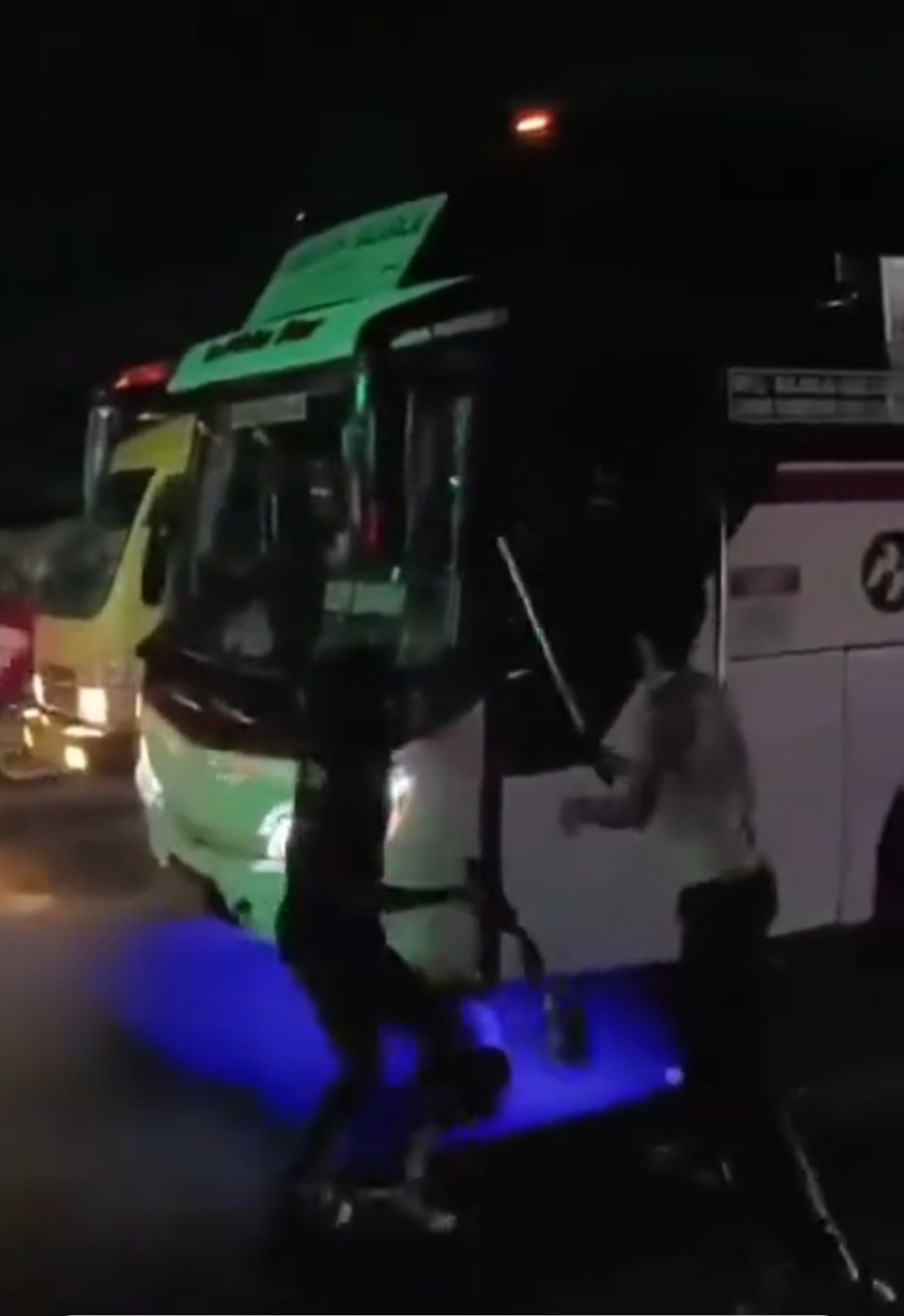 Aksi Preman Rusak Bus Prima Jasa di Kabupaten Tangerang