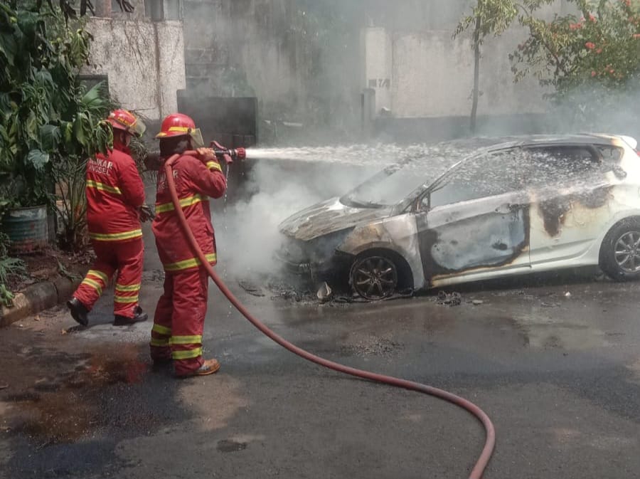 Korsleting Listrik Mobil Buatan Korea Ludes Rerbakar