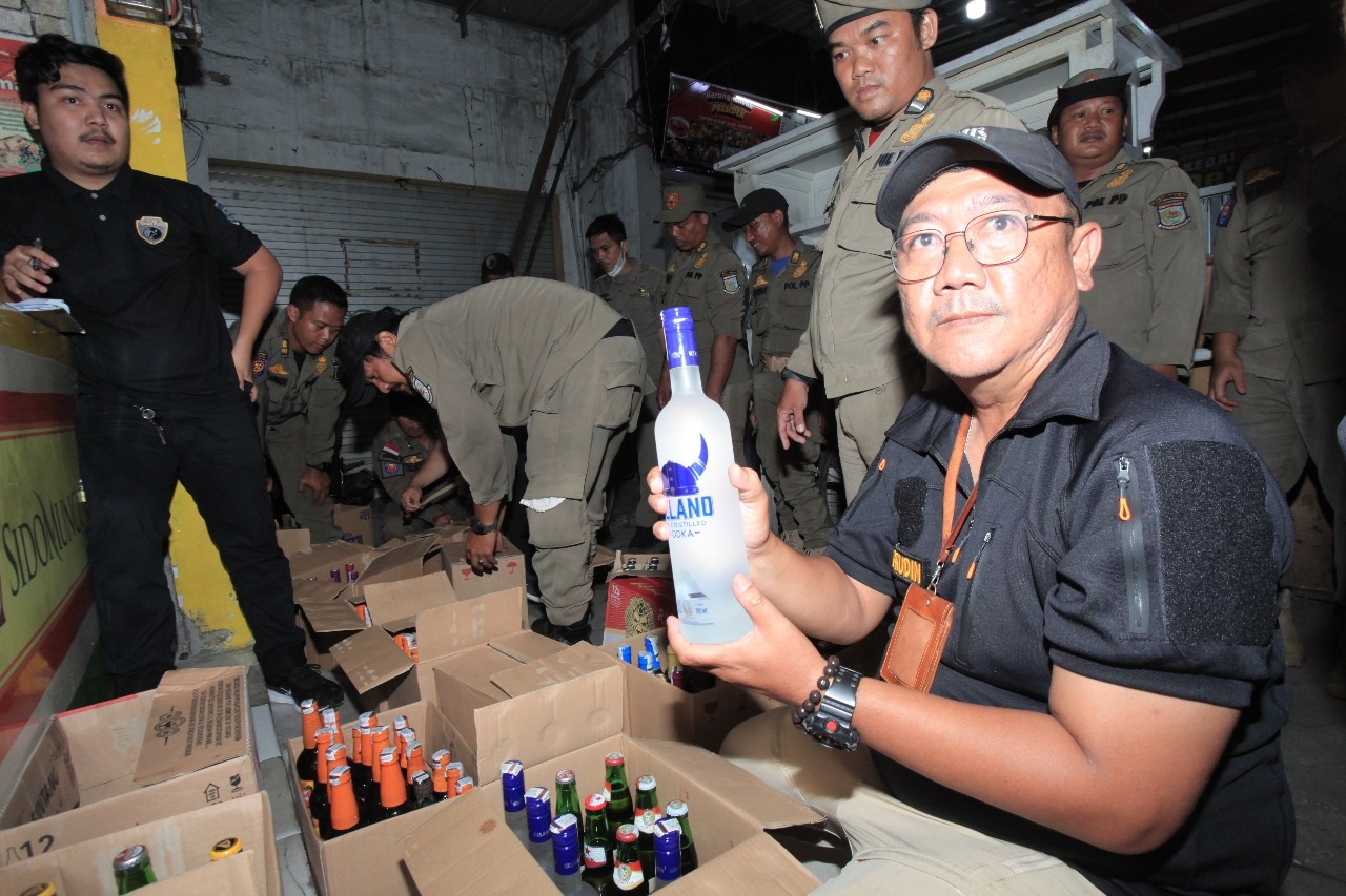 Warung Jamu dan Karaoke Jual Minol