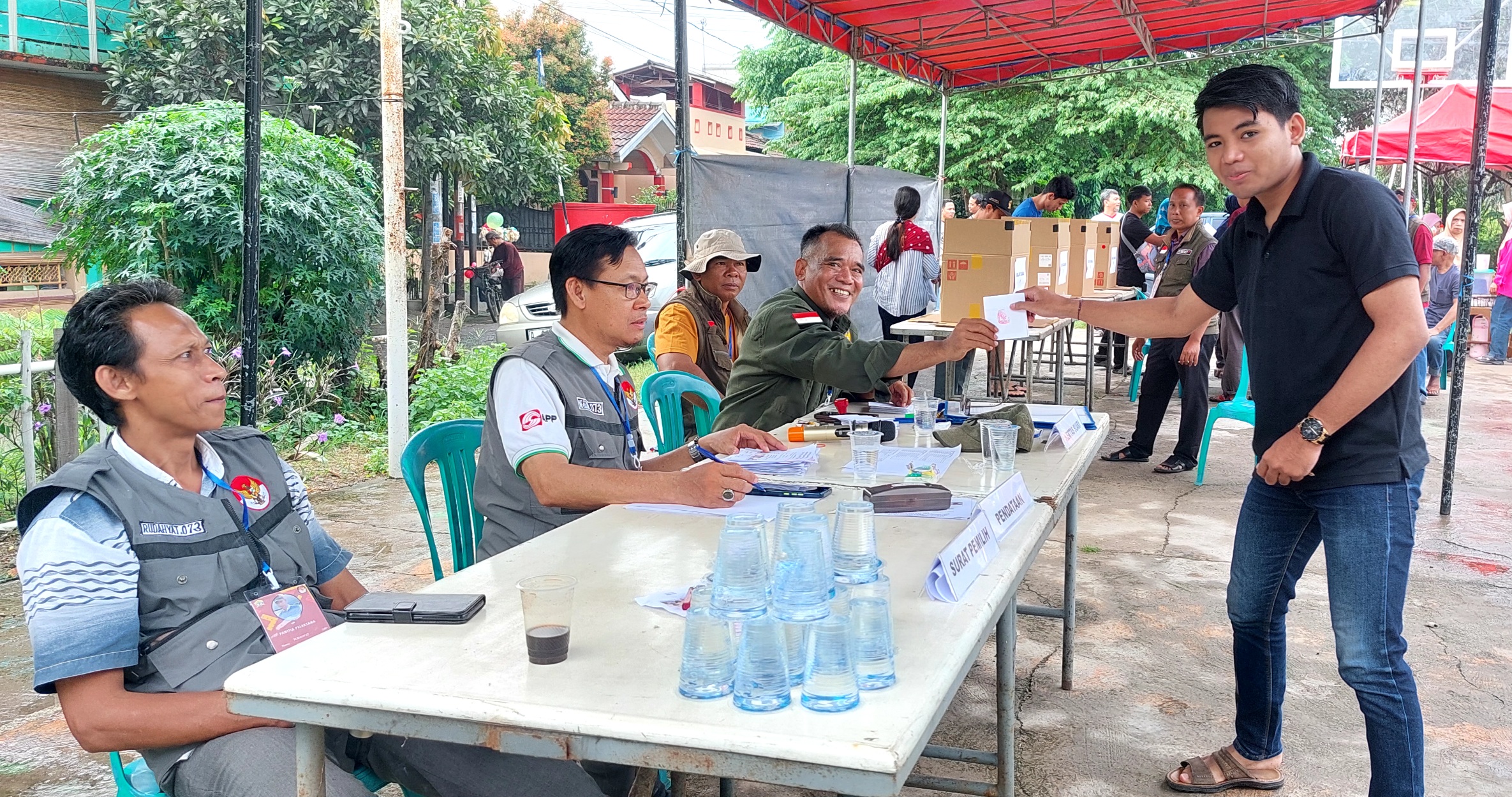 Pemilihan Ketua RW di Taman Banten Lestari Patut Dicontoh, Pemilih Antusias Calon Duduk Bersama