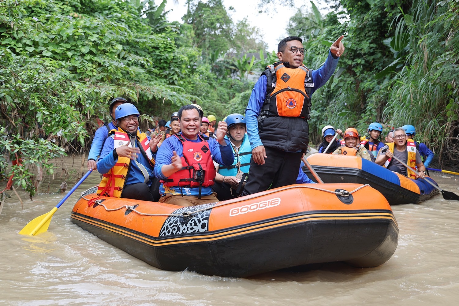 Sungai Cibanten Dangkal dan Penuh Sampah