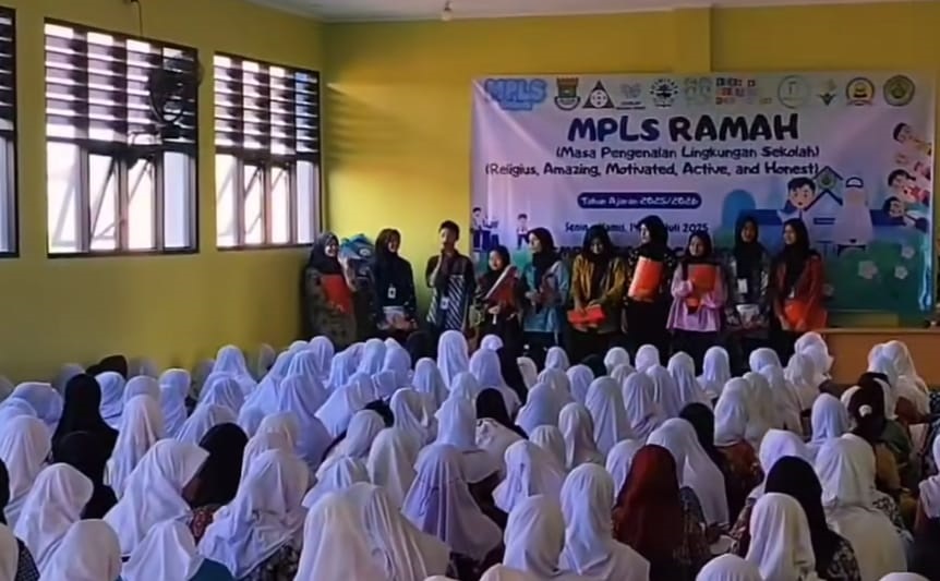 Sepakat Jaga Lingkungan Sekolah, Siswa Baru Teken MoU Kebersihan SMPN 2 Curug saat MPLS