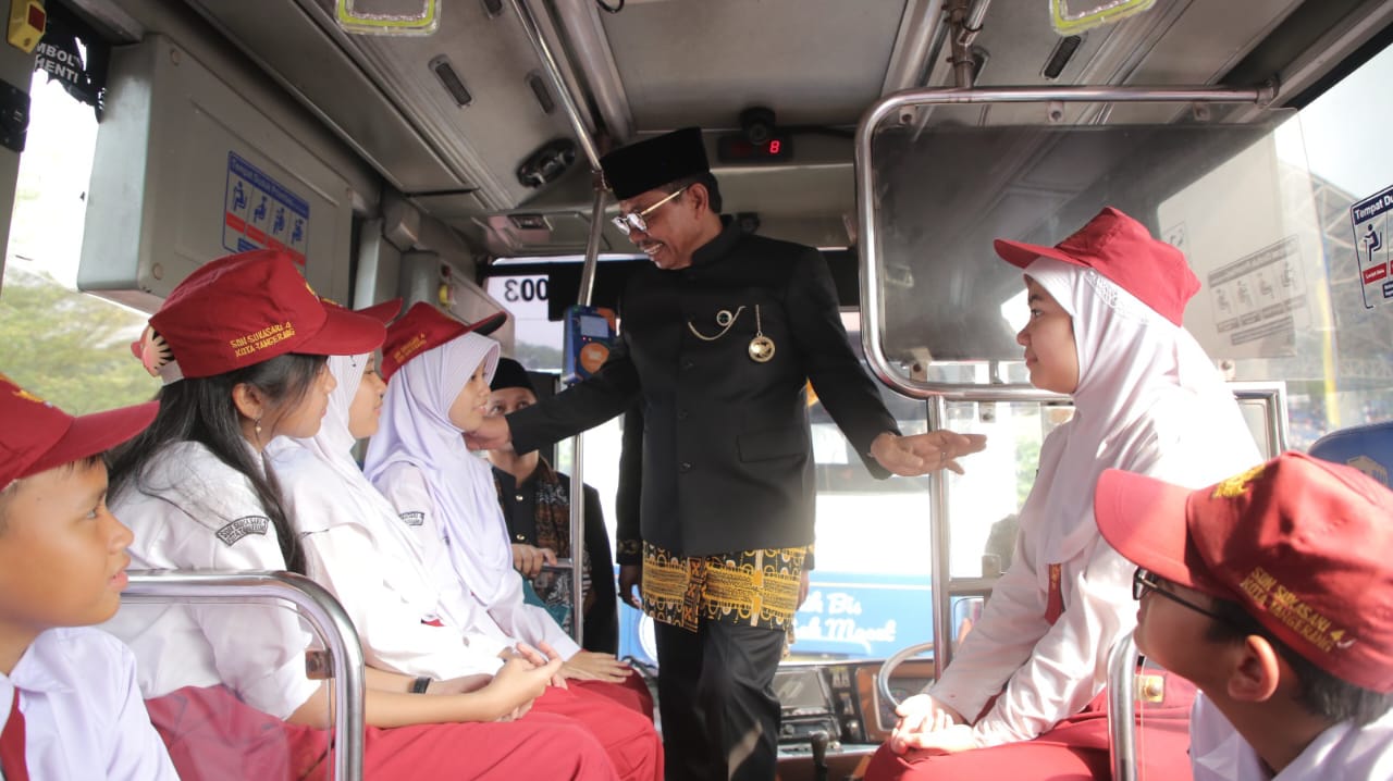 Gunakan Angkutan Sekolah Gratis, Pelajar Wajib Berpakaian Seragam Sekolah
