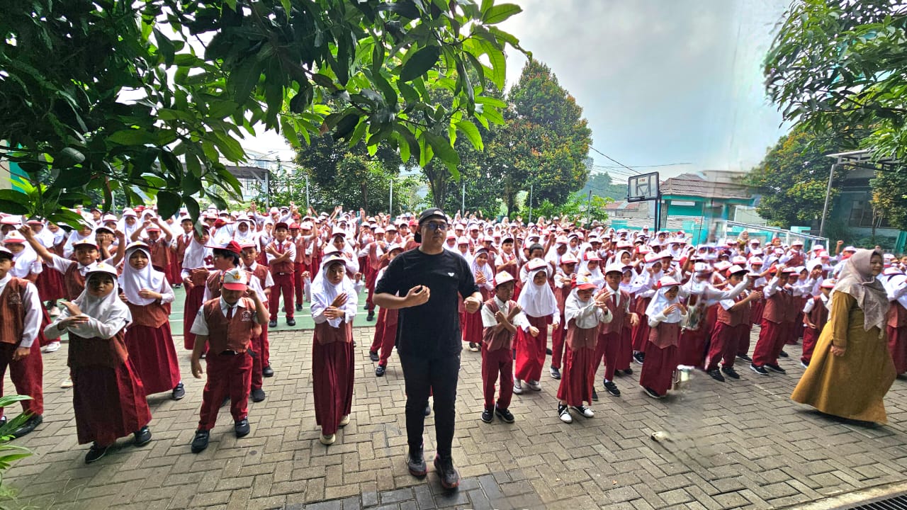 Hari Pertama Masuk Sekolah, SDN Pamulang 2 Ajak Siswa Senam 