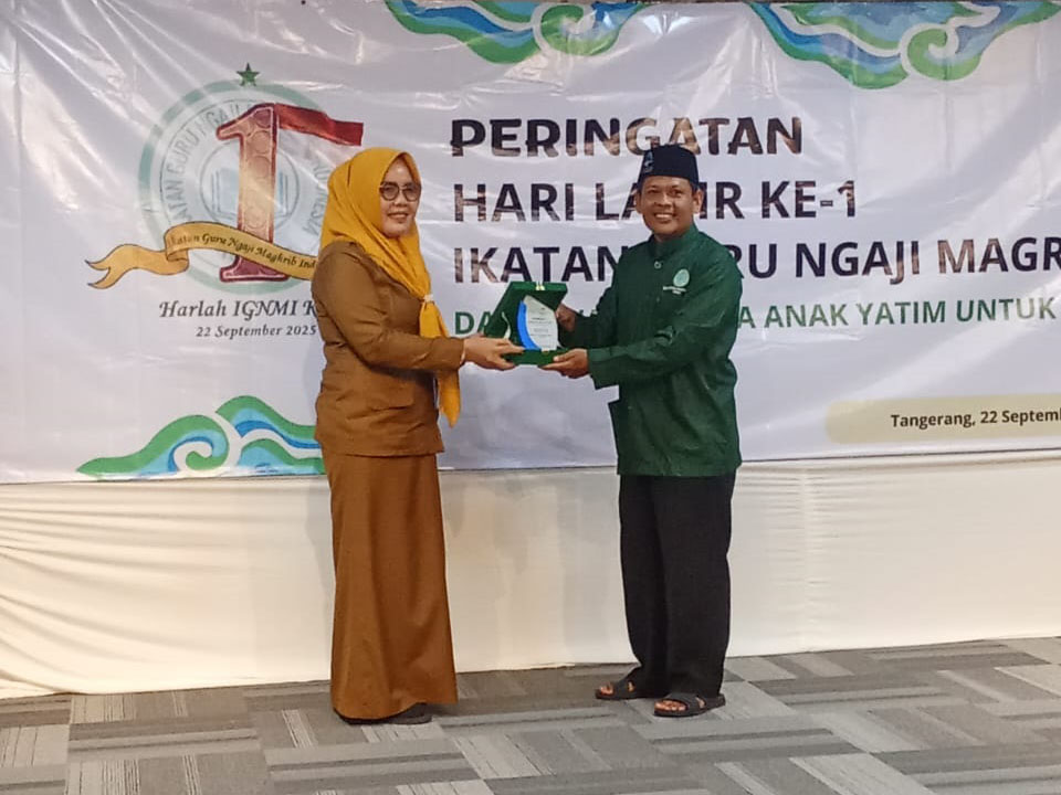 Peduli Guru Ngaji, Camat Dapat Penghargaan