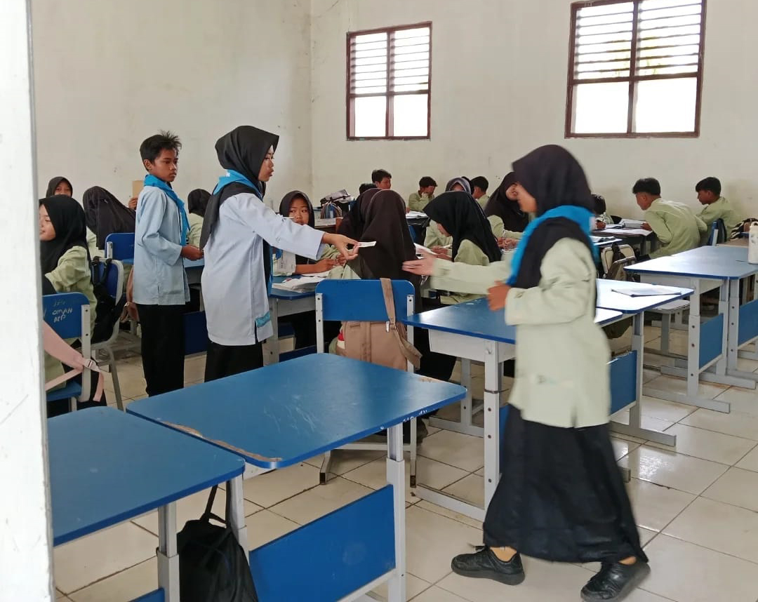 SMPN 1 Kronjo Bagikan Tablet Penambah Darah Cegah Anemia