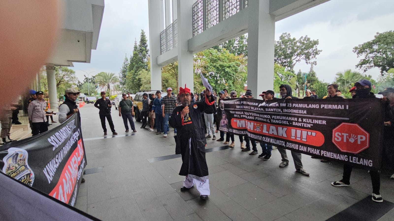 Diprotes, Parkir Berbayar Pamulang Permai 1 Ditunda