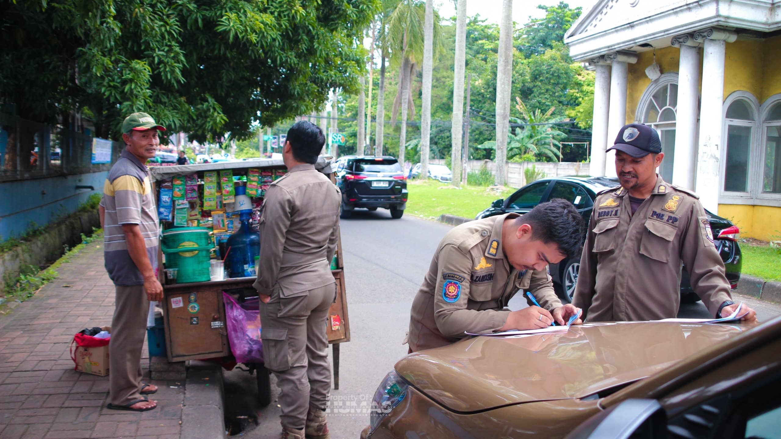 12 Orang Pedagang Kaki Lima Disidang Tipiring