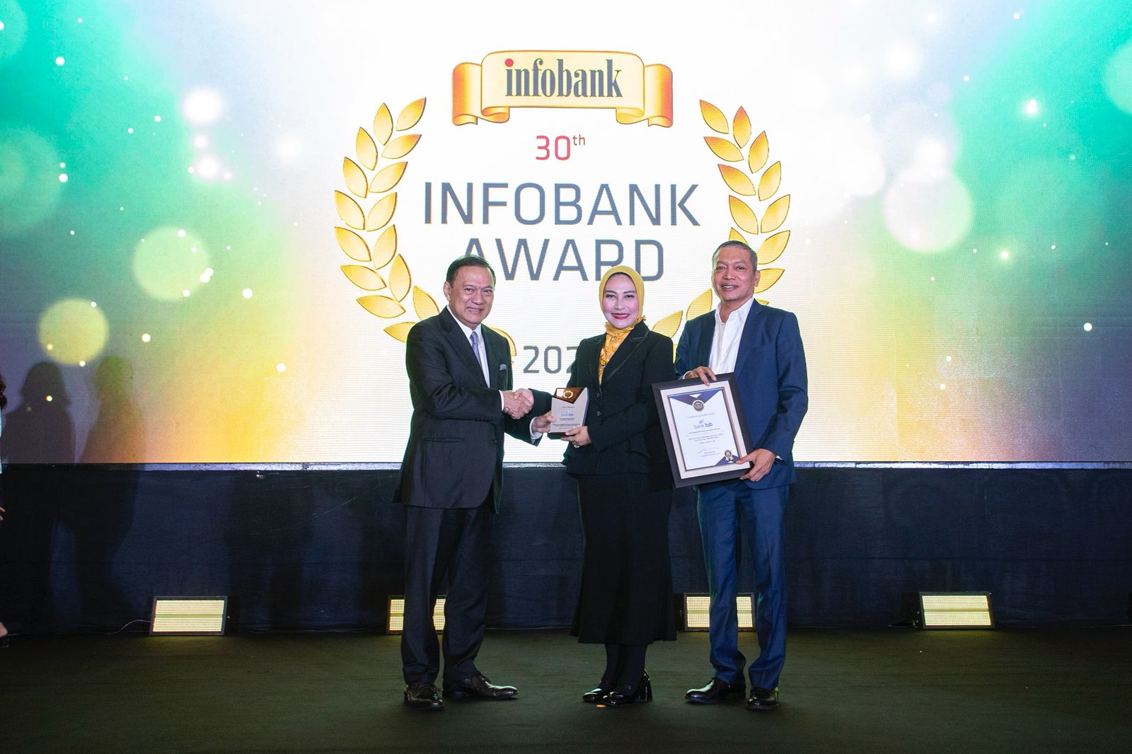 bank bjb Tegaskan Keunggulan dengan Penghargaan The Excellent Performance Bank 2025