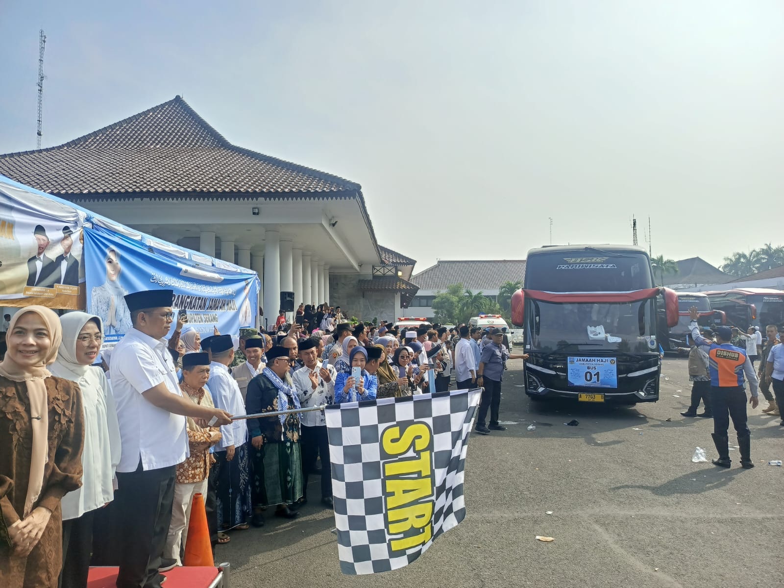 Bupati Zakiyah Titip Doa ke Jemaah Calon Haji