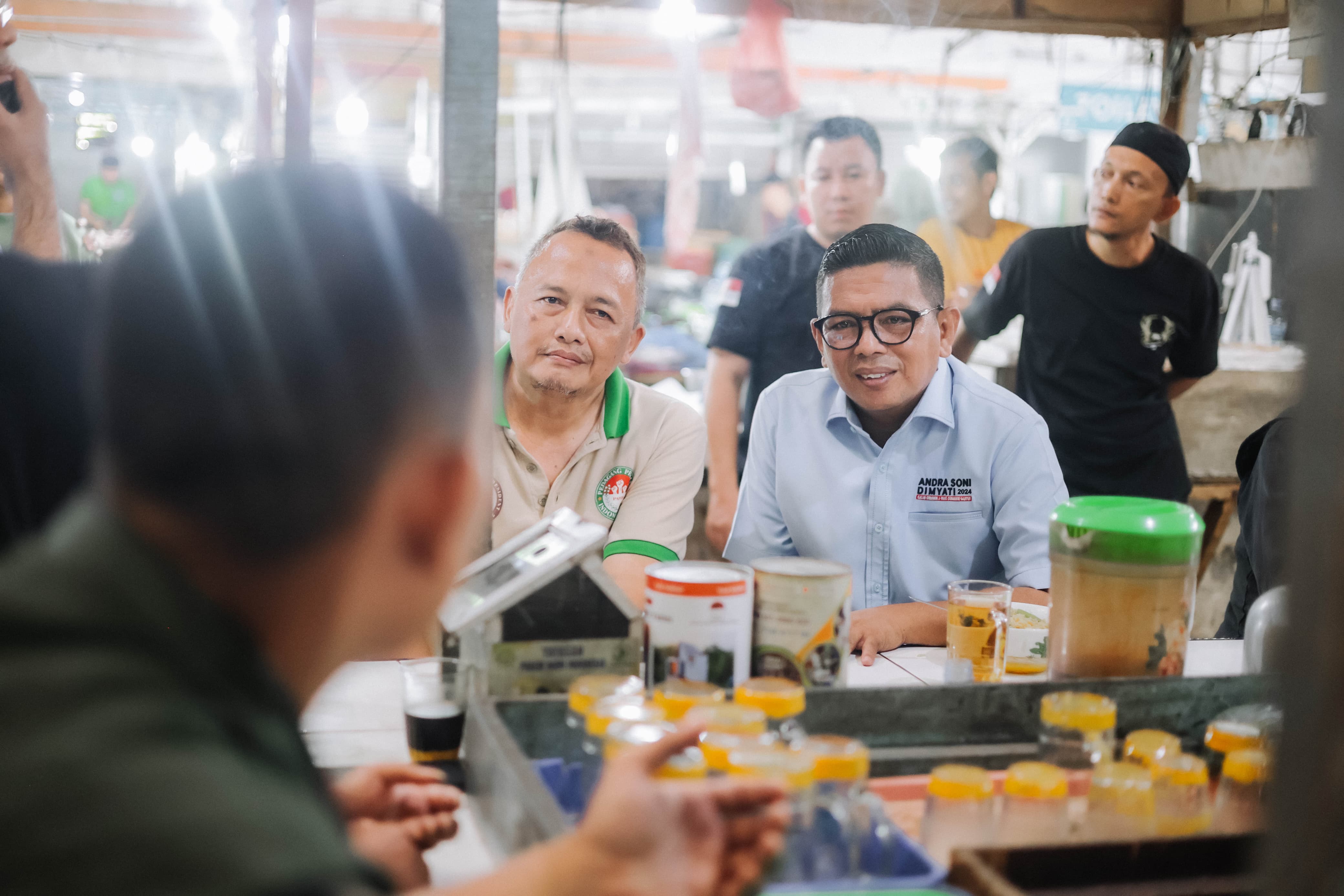 Cagub Banten Andra Soni Blusukan di Pasar Ceger Tangsel, Serap Aspirasi Pedagang