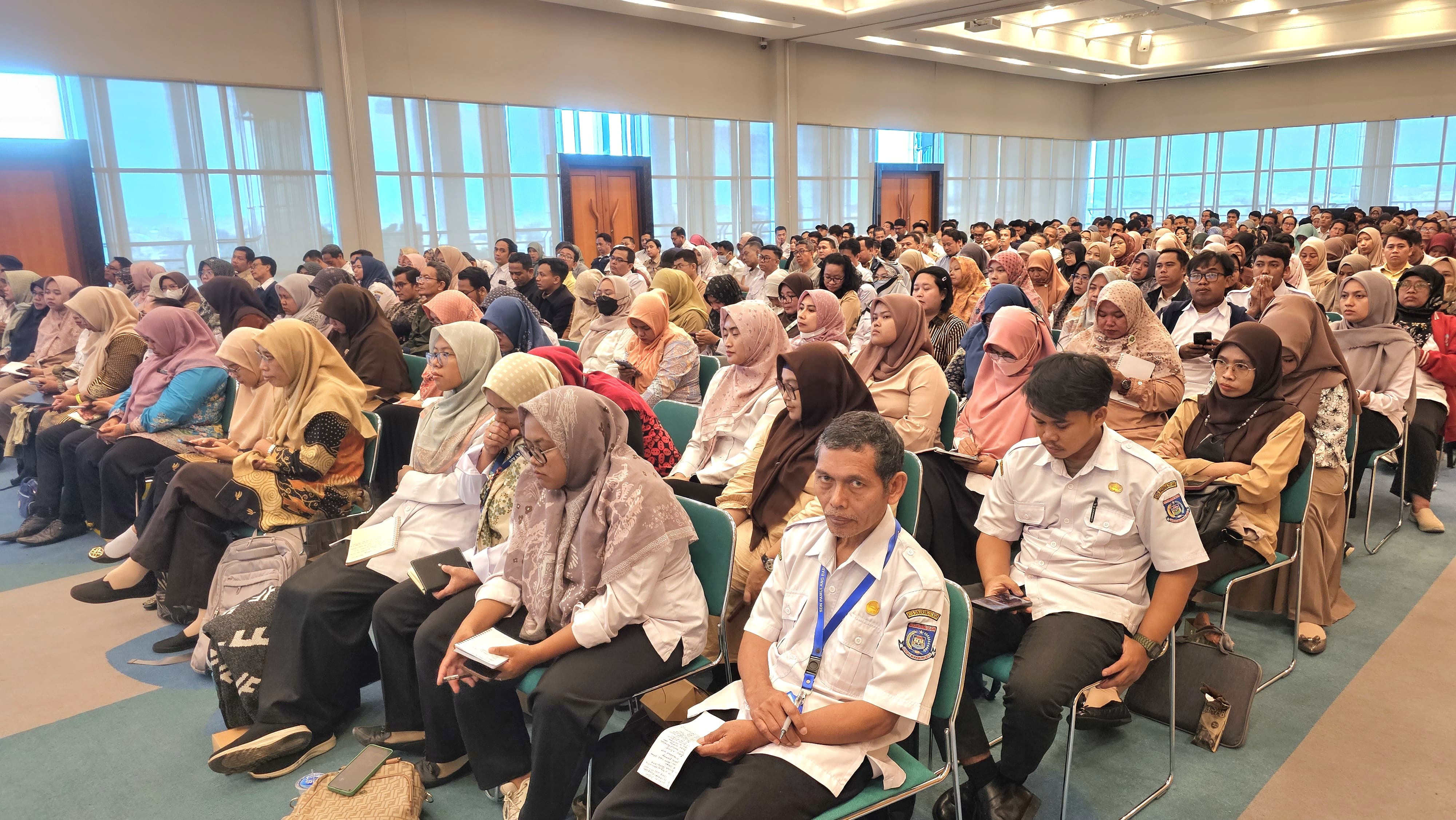 Ratusan Guru dan Operator SD Ikuti Bimtek SPMB
