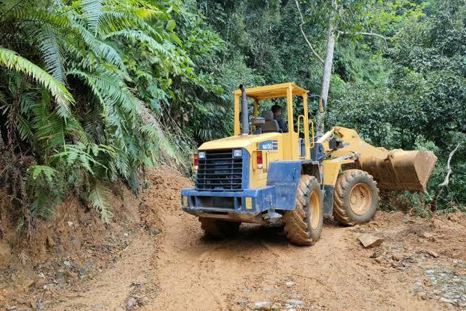 Antisipasi Longsor, UPT PJJ Lebak DPUPR Banten Siagakan Alat Berat