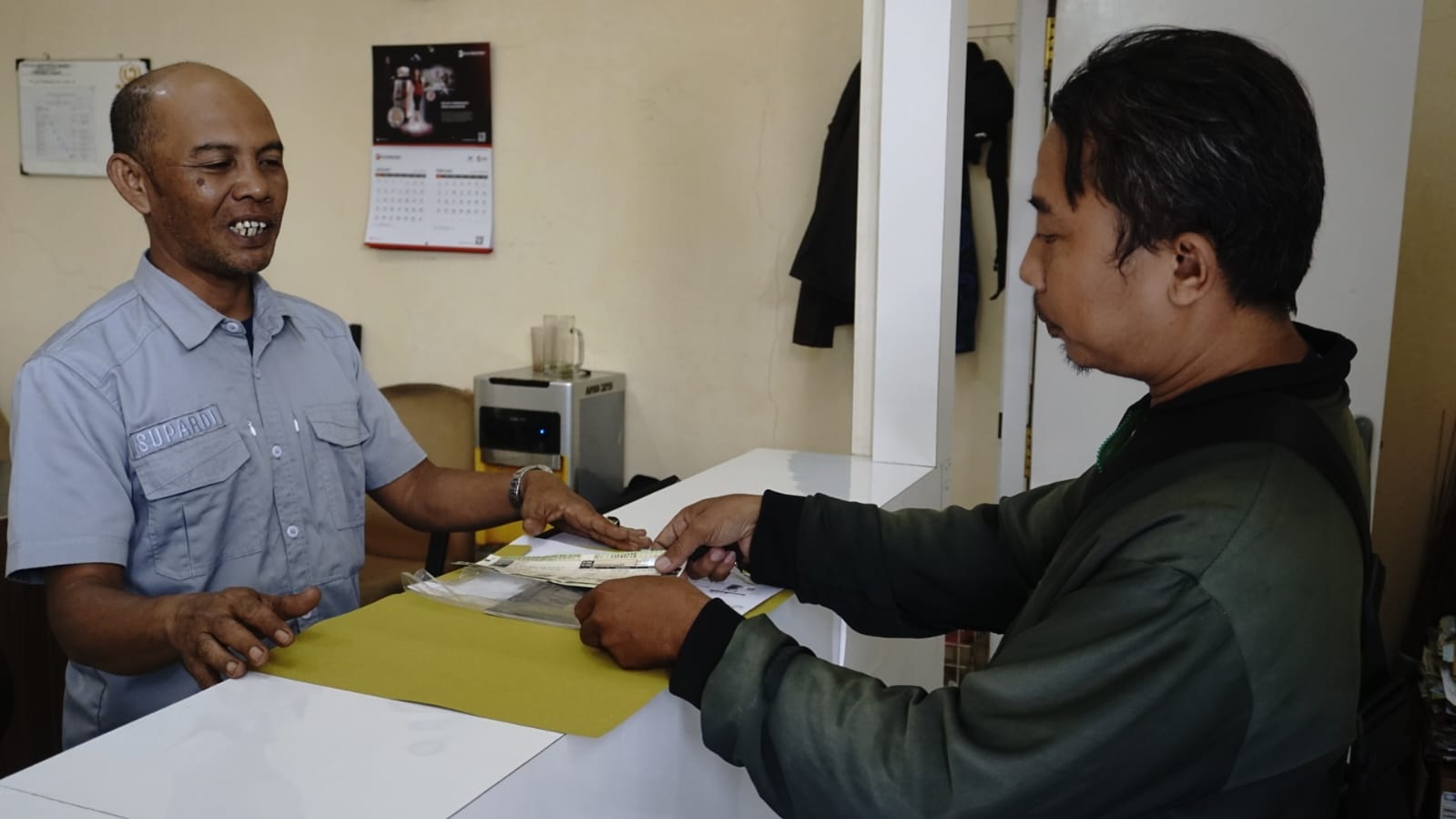 Dekatkan Pelayanan, Gerai Samsat Kronjo Hadir di Kantor Kecamatan, Proses Cepat dan Bisa Ditunggu