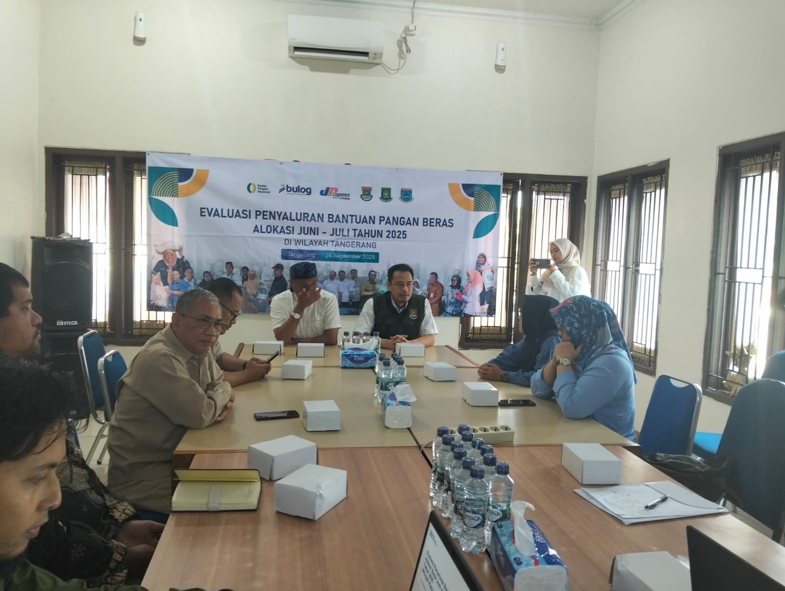 Beras Bantuan Bulog 100% Sudah Disalurkan
