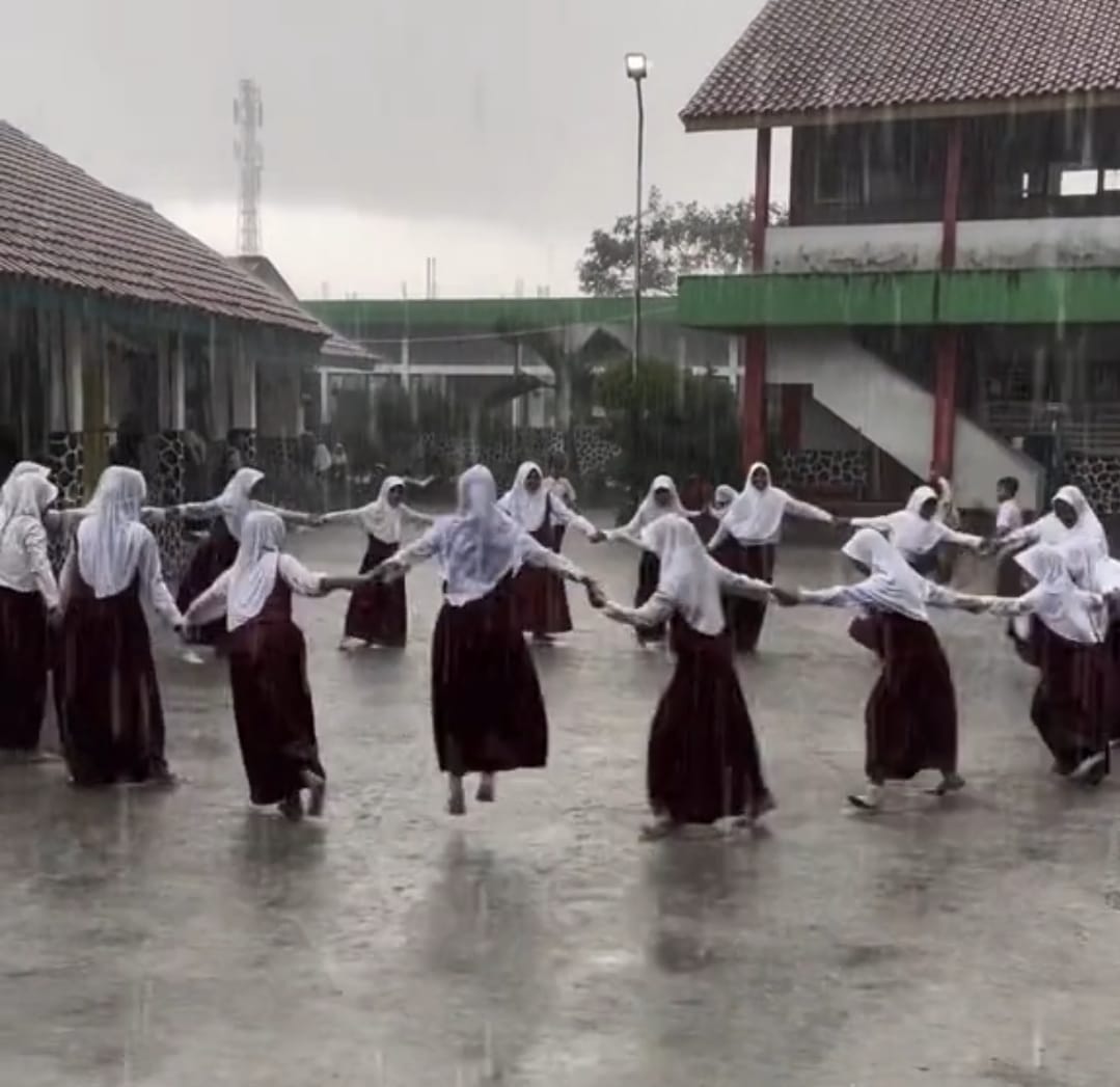 SDN Kayuagung: Jangan Bermain Hujan di Tengah Cuaca Ekstrem