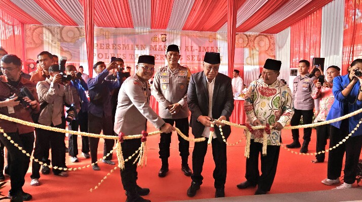 Wakapolda Metro Jaya Resmikan Masjid Al-Iman Aspol Pakujaya