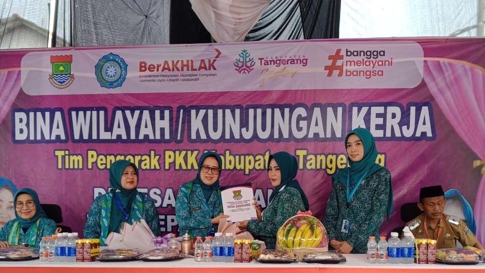Tim Penilai TP PKK Binwil Kunjungi Desa Sangiang, Pemeriksaan Administrasi di Lapangan