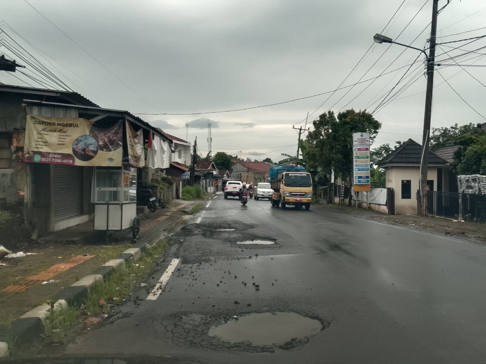 Warga Rangkasbitung Keluhkan Jalan Nasional