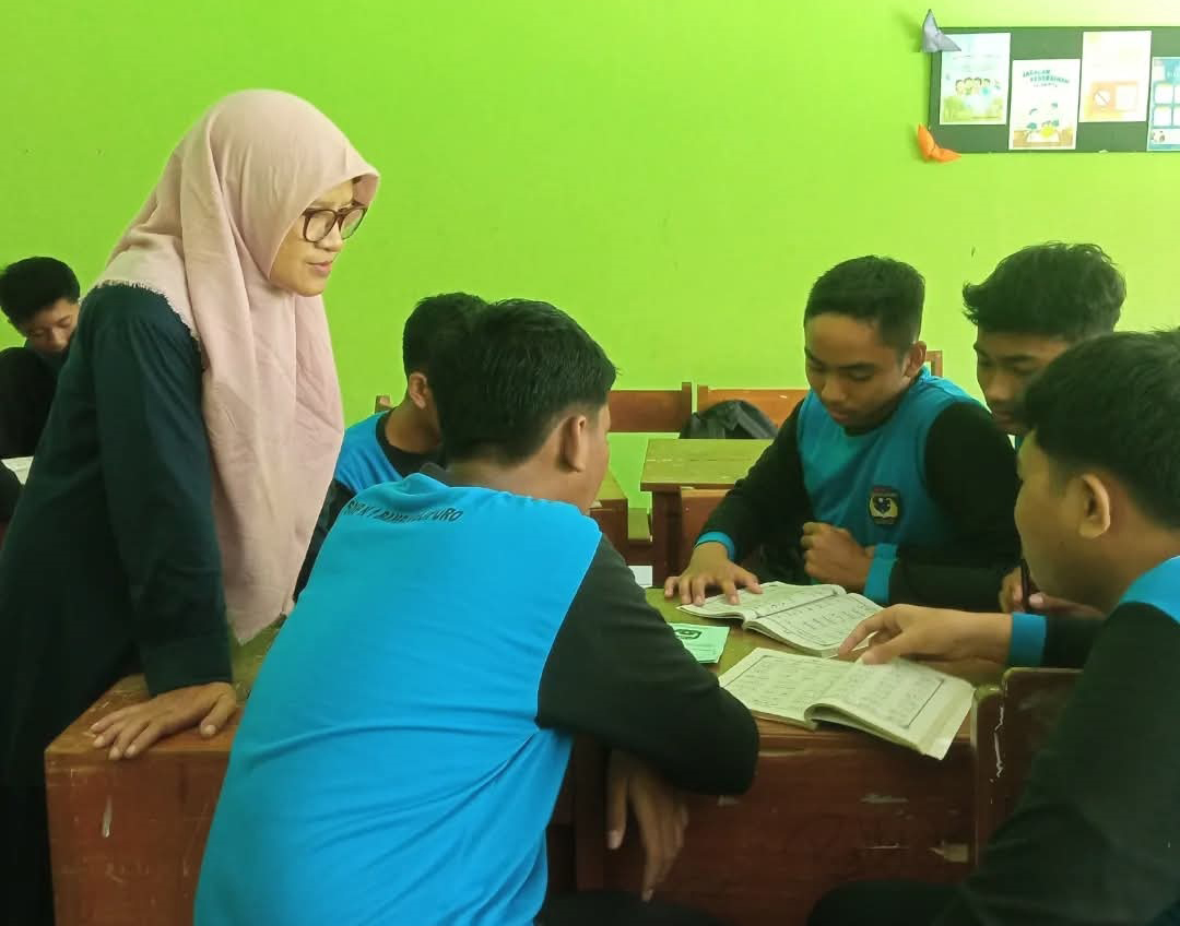 SMPN 1 Sukadiri Biasakan Mengaji Sebelum Belajar 