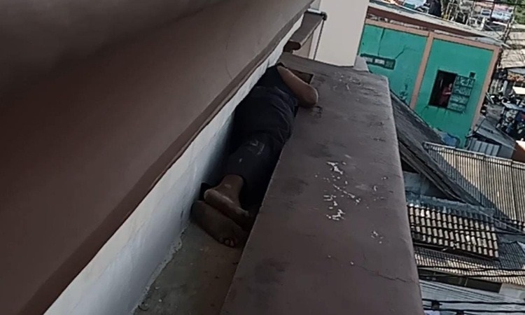 Di-Bully Seniornya, Santri Sembunyi di Plafon Masjid