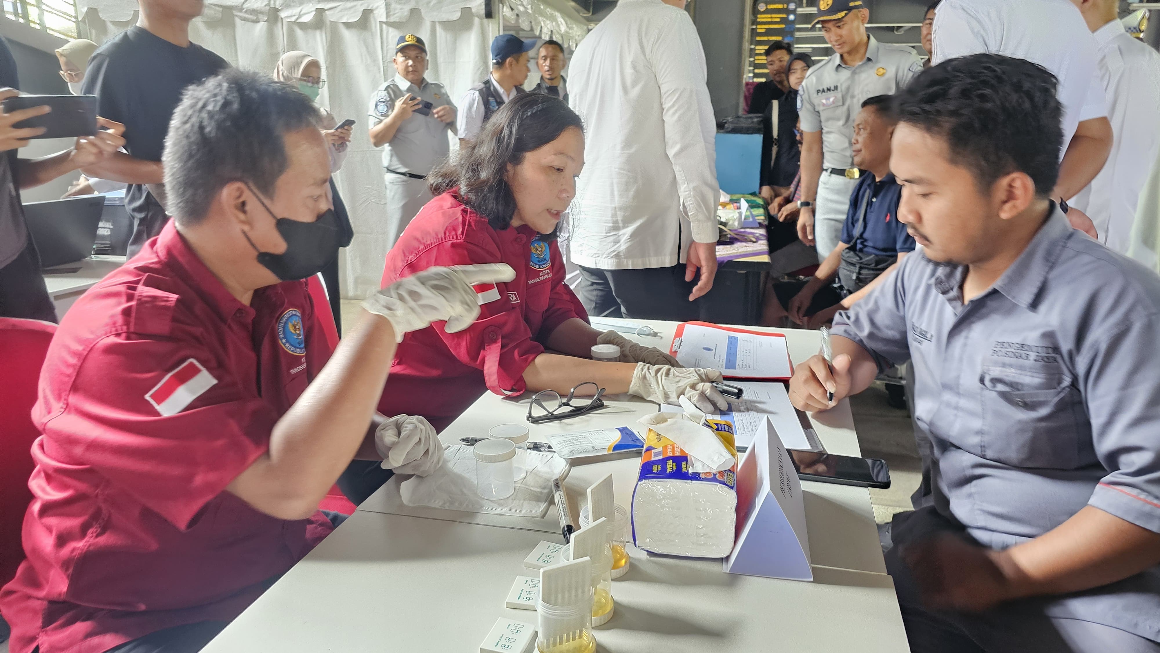 Belasan Pengemudi Bus di Pondok Cabe Dites Urine