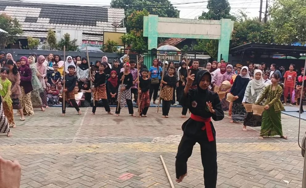 SDN Kampung Melayu I, Pakaian Adat Warnai Hari Sumpah Pemuda