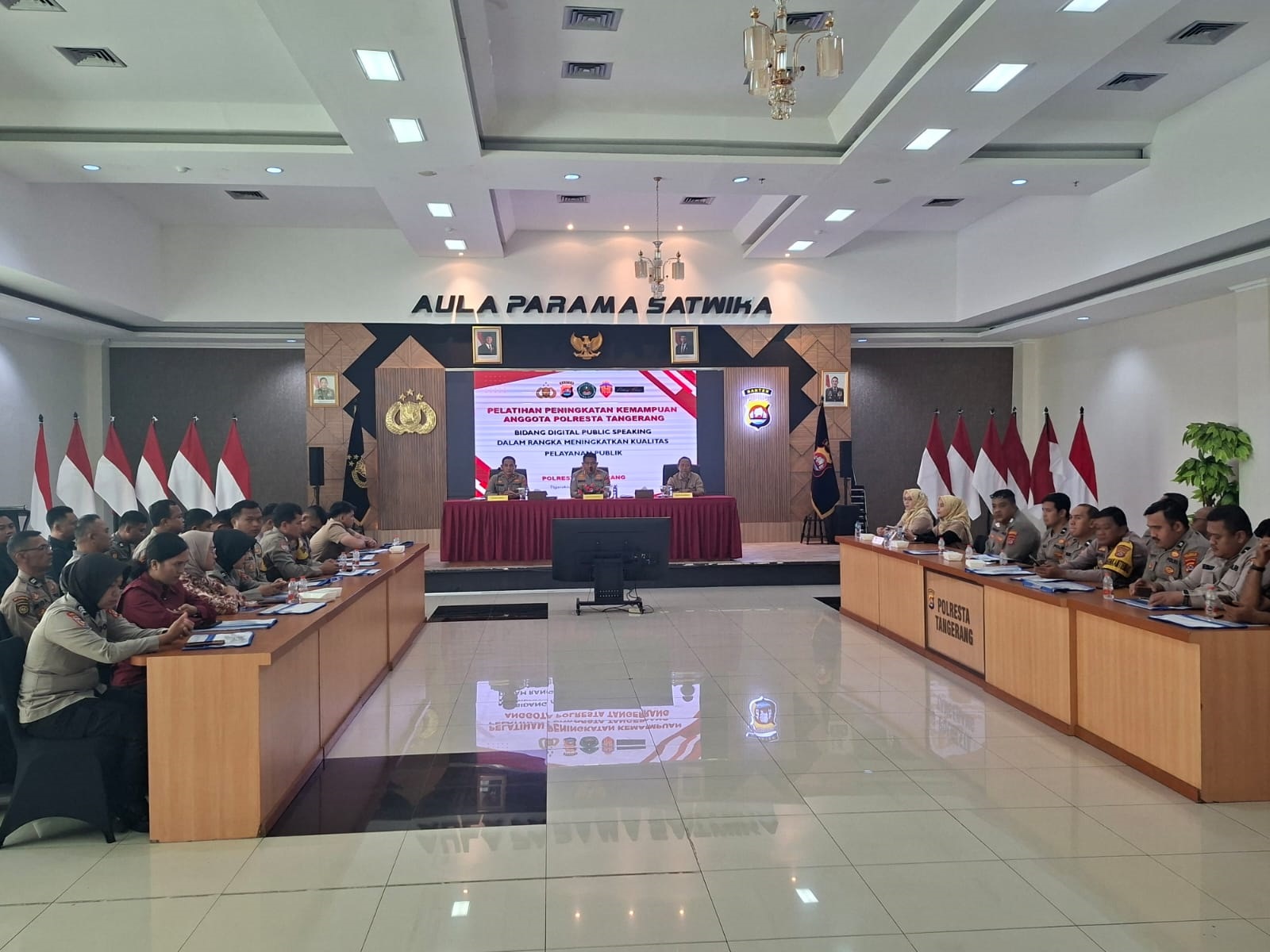 Latih Anggota Keterampilan Public Speaking, Komitmen Peningkatan Pelayanan Publik