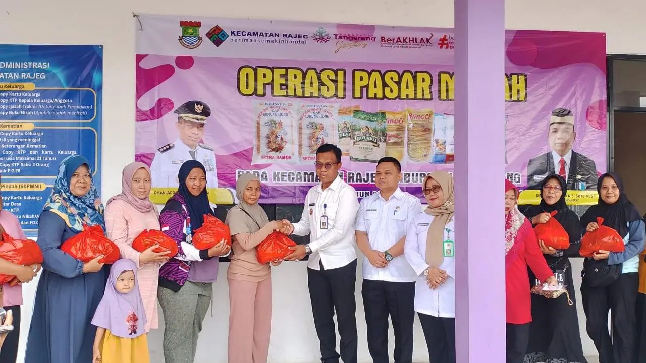Operasi Pasar, Ribuan Paket Sembako Dijual Murah di Rajeg