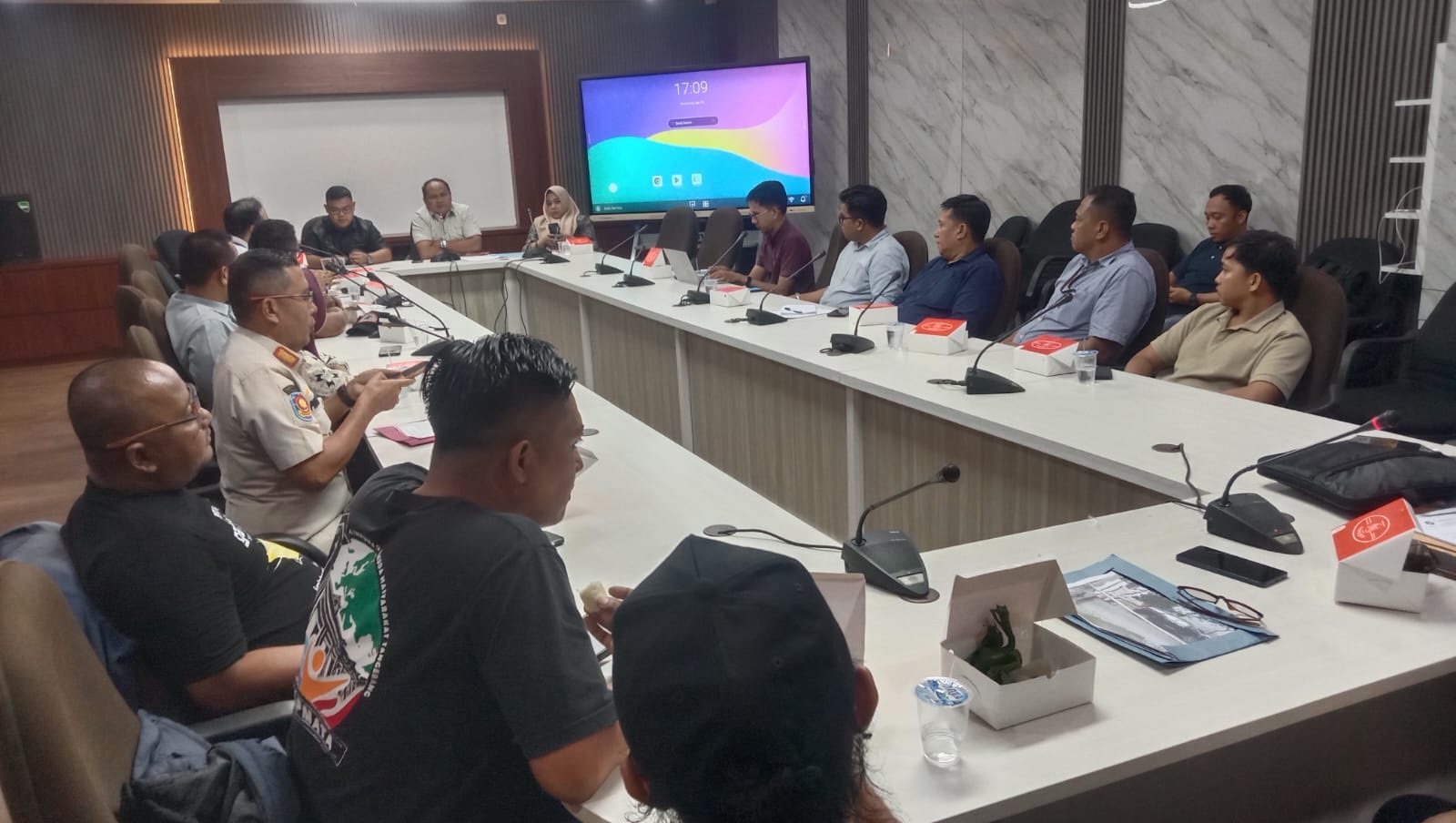 Abaikan Perwal, Tiang Provider Terancam Ditebang