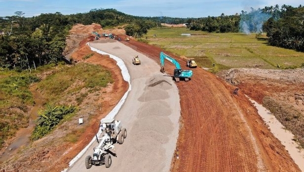 Warga Protes, Proyek Tol Serang-Panimbang Seksi ll Abaikan Lingkungan 