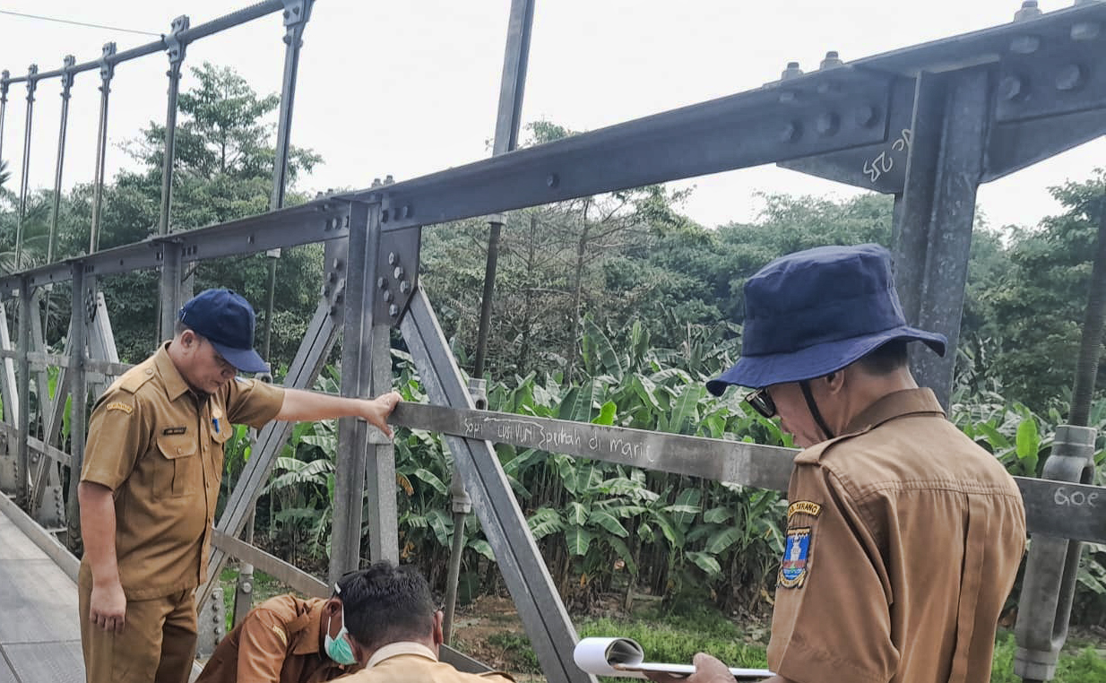DLH Ambil Sampel Saluran IPAL Perusahaan