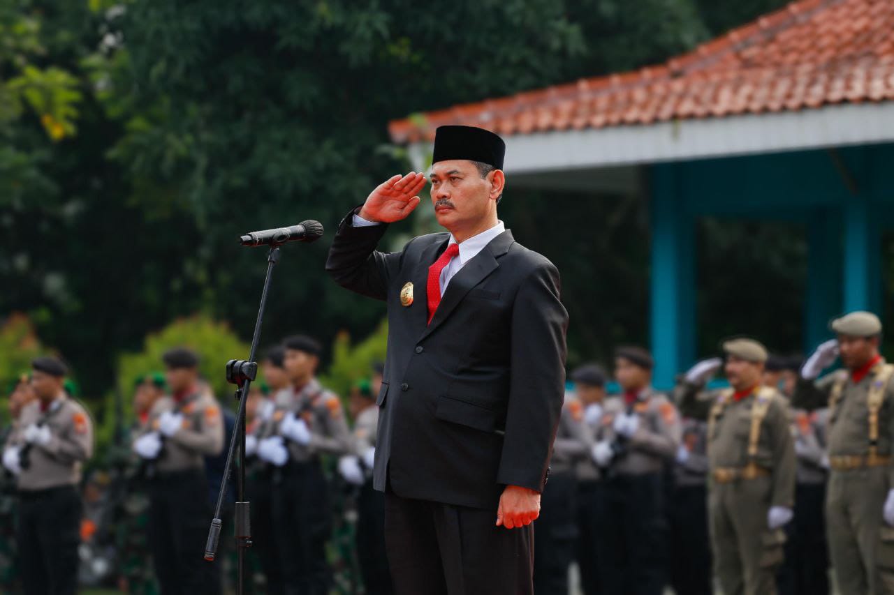 Peringati Hari Pahlawan, Pemkot Tangsel Lakukan Ziarah dan Bagikan Sembako ke Veteran