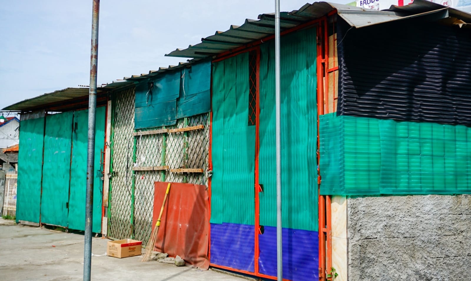 Pertokoan Tutup Dampak Demo di Tugu Mauk