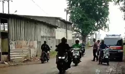  Banyak Pengendara Sepeda Motor Terjatuh karena Ceceran Tanah