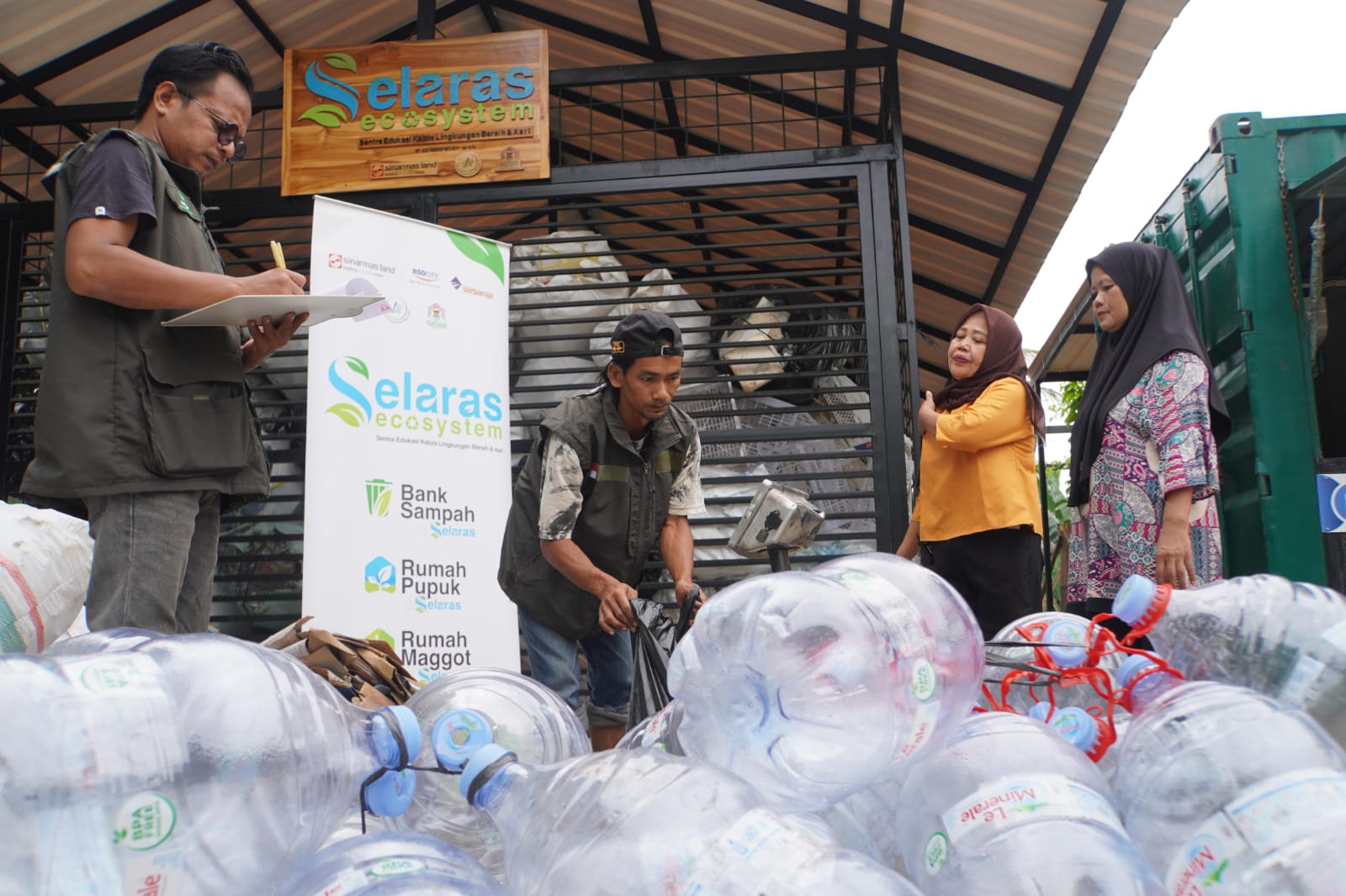 Sinar Mas Land Bantu Masyarakat Penuhi Biaya Pendidikan Melalui Program Bank Sampah Selaras