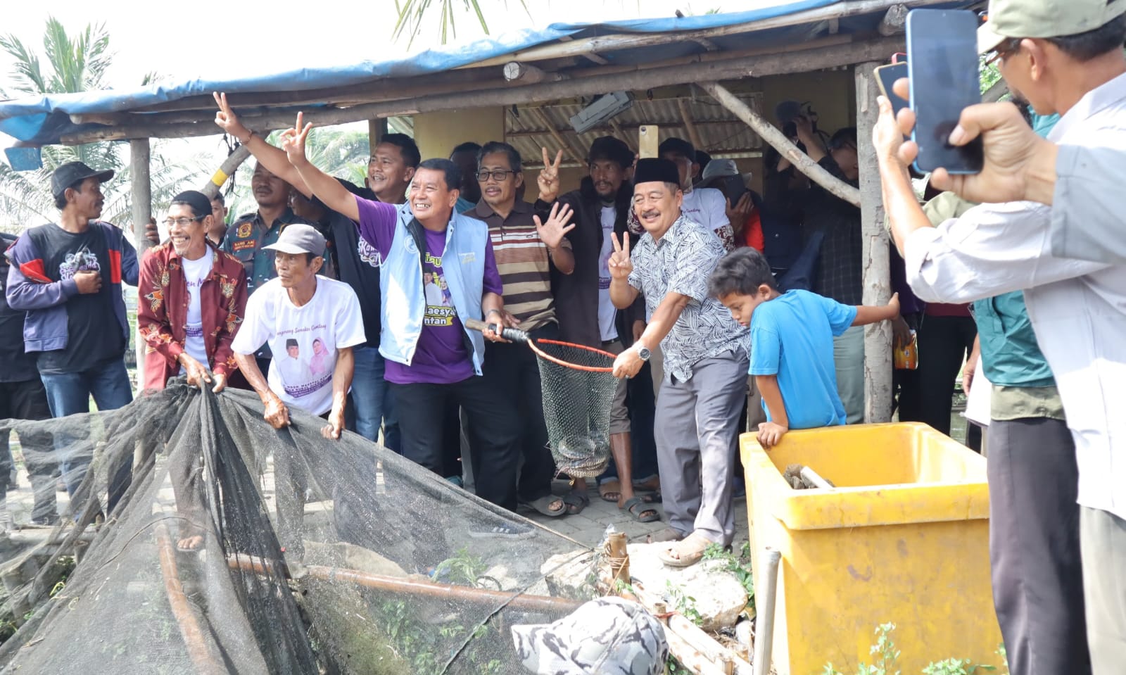 Kawan Muda 17 Gelar Panen Ikan Lele Bersama Maesyal di Mekar Baru