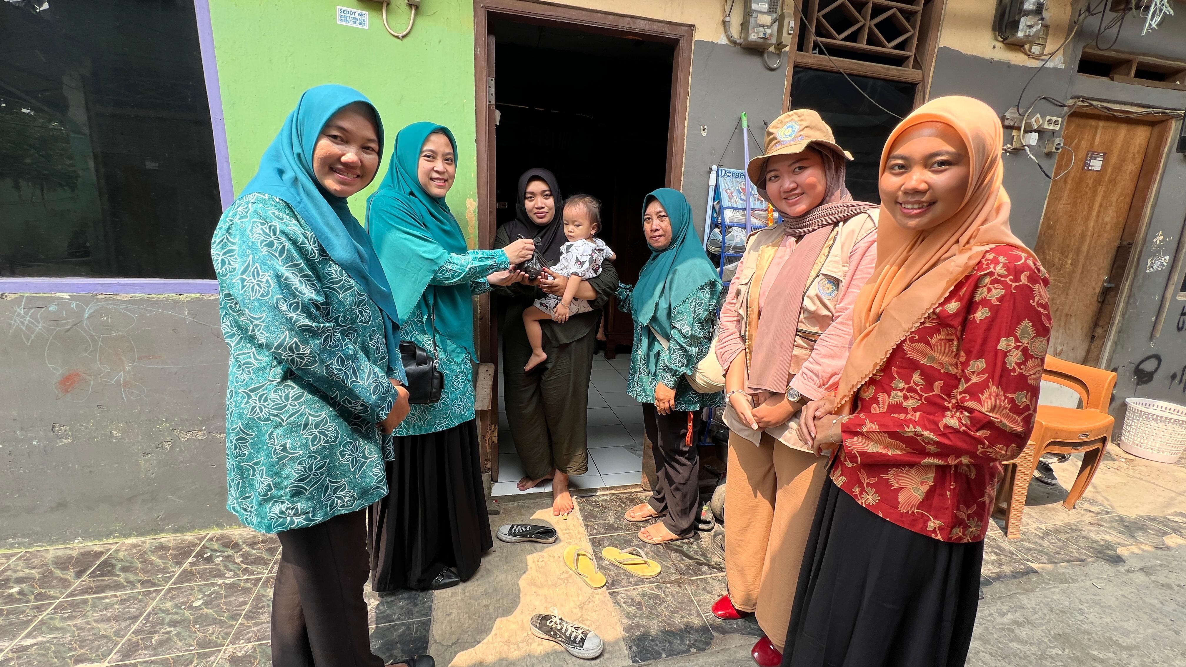 Kecamatan Cibodas Bagikan Telur untuk  101 Balita Stunting