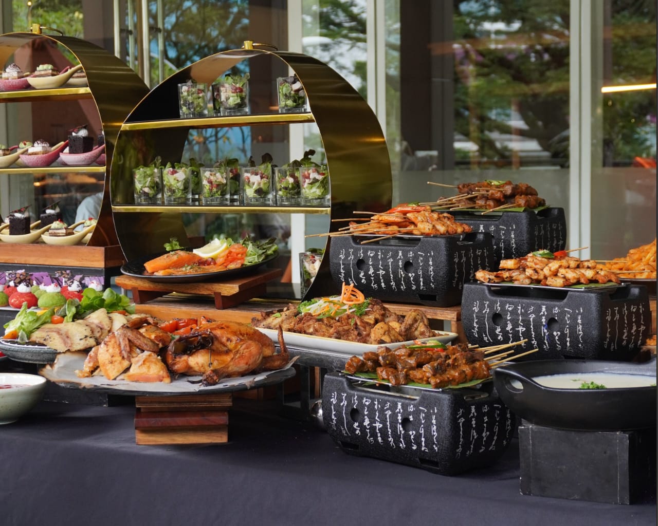 Rayakan Malam Tahun Baru dengan “Galactic Glow” di Mercure  Serpong Alam Sutera