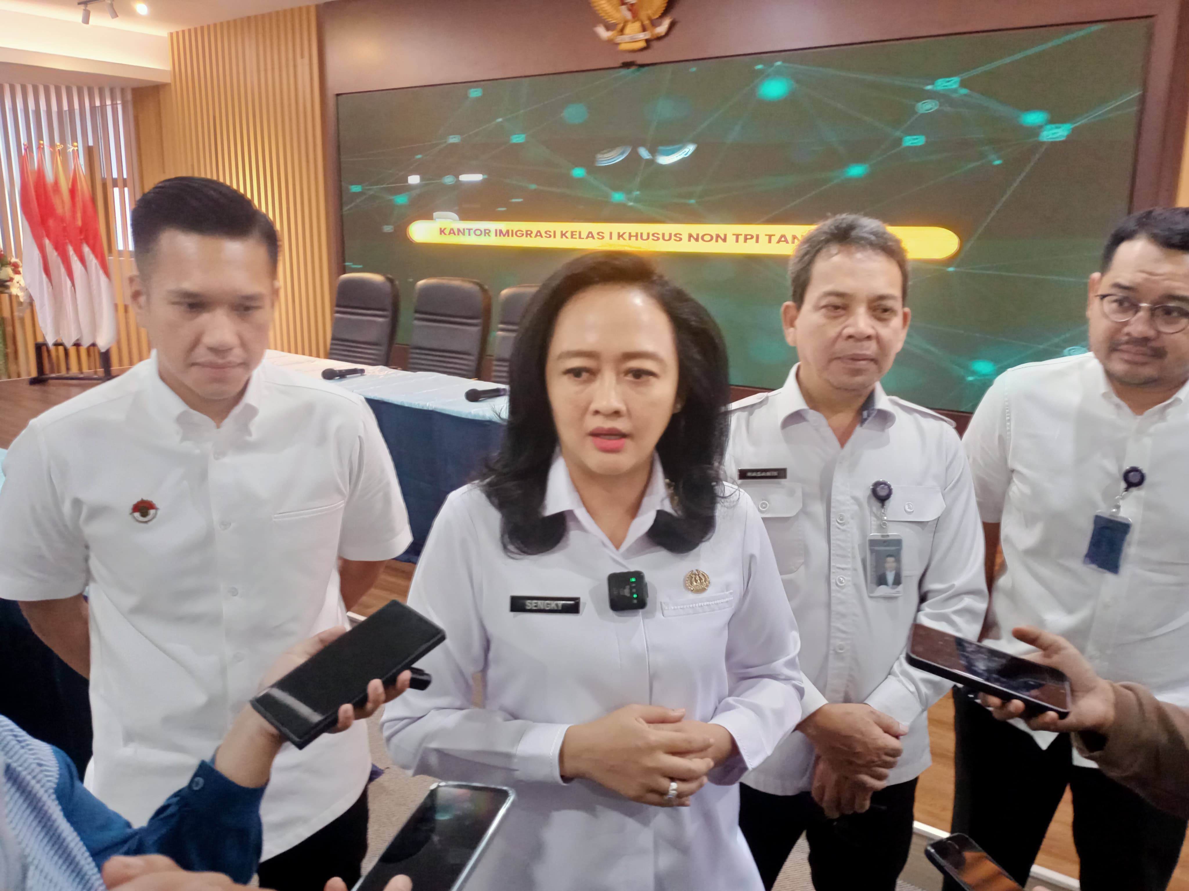 10 WNA Investor Bodong Diamankan