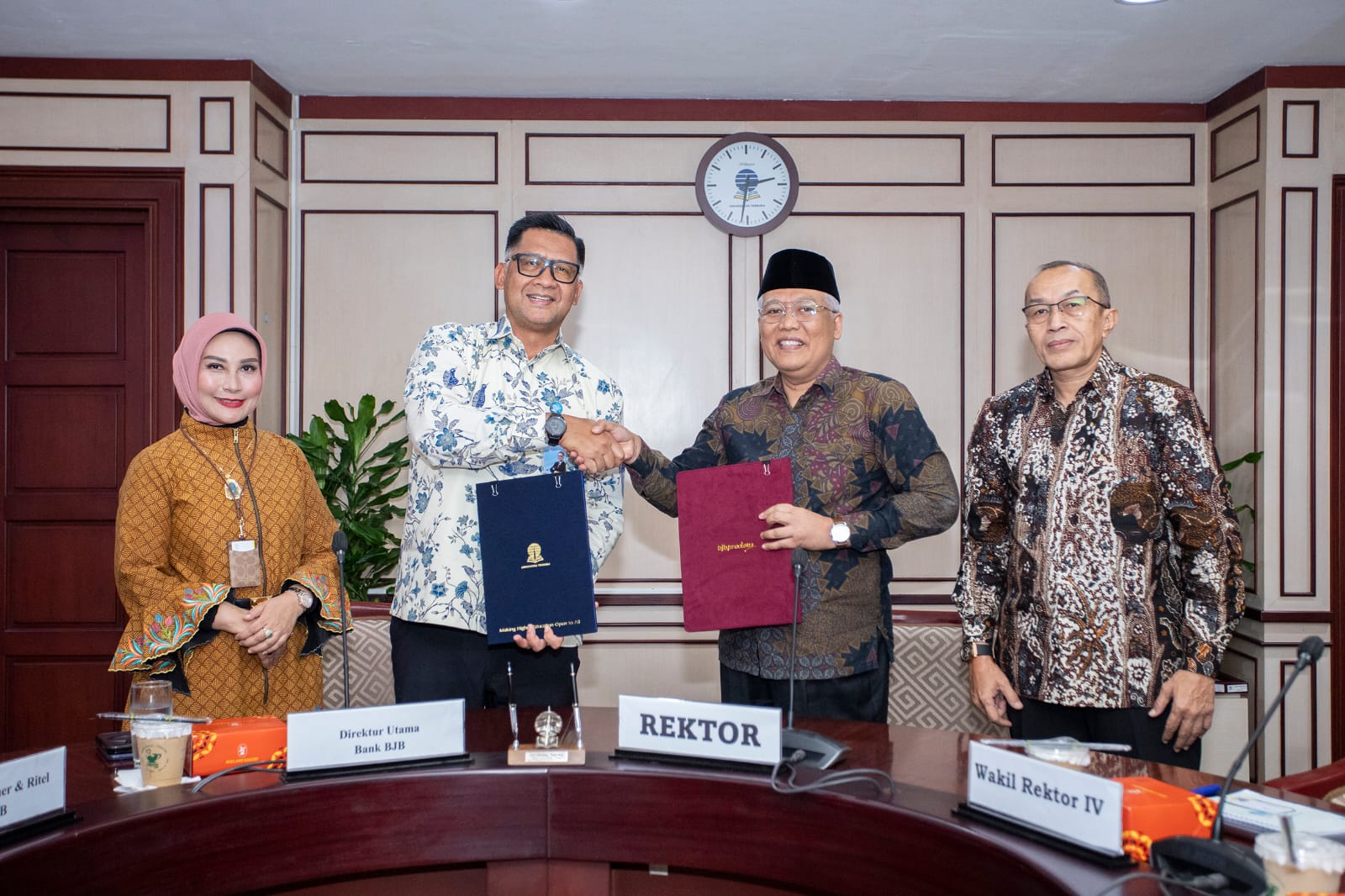 Perkuat Sinergi Pendidikan , bank bjb Teken Perjanjian Kerjasama dengan Universitas Terbuka 