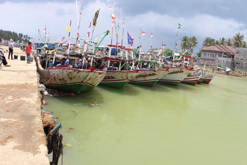 Tingkatkan Tangkapan Ikan, Pemkab Lebak Salurkan Bantuan Sarana Nelayan